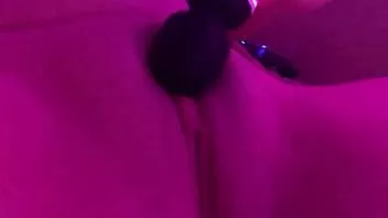 Oynat Titreşimli orgazm ile klitoris üzerinde sihirli değnek