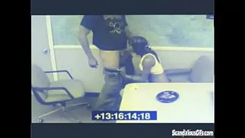 Oynat Siyah bebek oral seks bir çük süre beklerken yakalandı üzerinde cctv