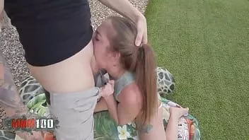 播放 深喉，脸他妈的和面部射液为讨厌的青少年