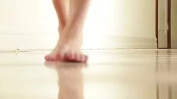 Oynat Lezbiyenler ayaklar yalamak ve ayak parmaklarını emmek ile ayak kahrolası ve kedi yeme