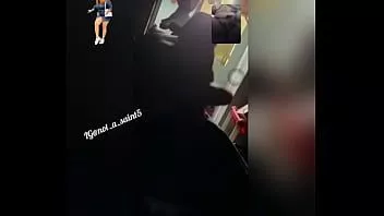 Odtwórz On masturbuje się do mojego seksownego nagiego ciała podczas prywatnej rozmowy wideo