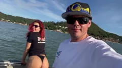 Riproduci Unisciti a Joy Cardozo e Karol Redxxx per una corsa sfrenata con tette piccole e naturali