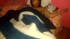 Reproduzir Meu amigo me toca sem saber e eu gosto - Latin Milf Tits & Ass