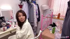Redare Sânii uriași ai surorii vitrege asiatice slabe și păsărica păroasă într-o dracu’ de creampie dur - Porno JAV fără cenzură