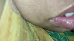 Abspielen Desi Indian Milfs nackter Körper exponiert: Stiefmaterial wird mit dem Freund des Sohnes ungezogen