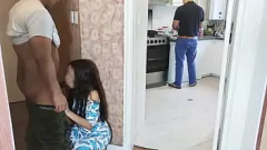 Oynat Kardeşimin karısı kocasının yanında becerdin olmayı seviyor