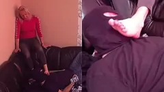 Reproduzir Loira MILF Yvette Pé Adoração no Sofá