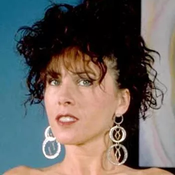 अभिनेता Gina Delaney