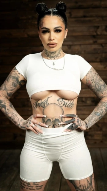 Pornstar Leigh Raven
